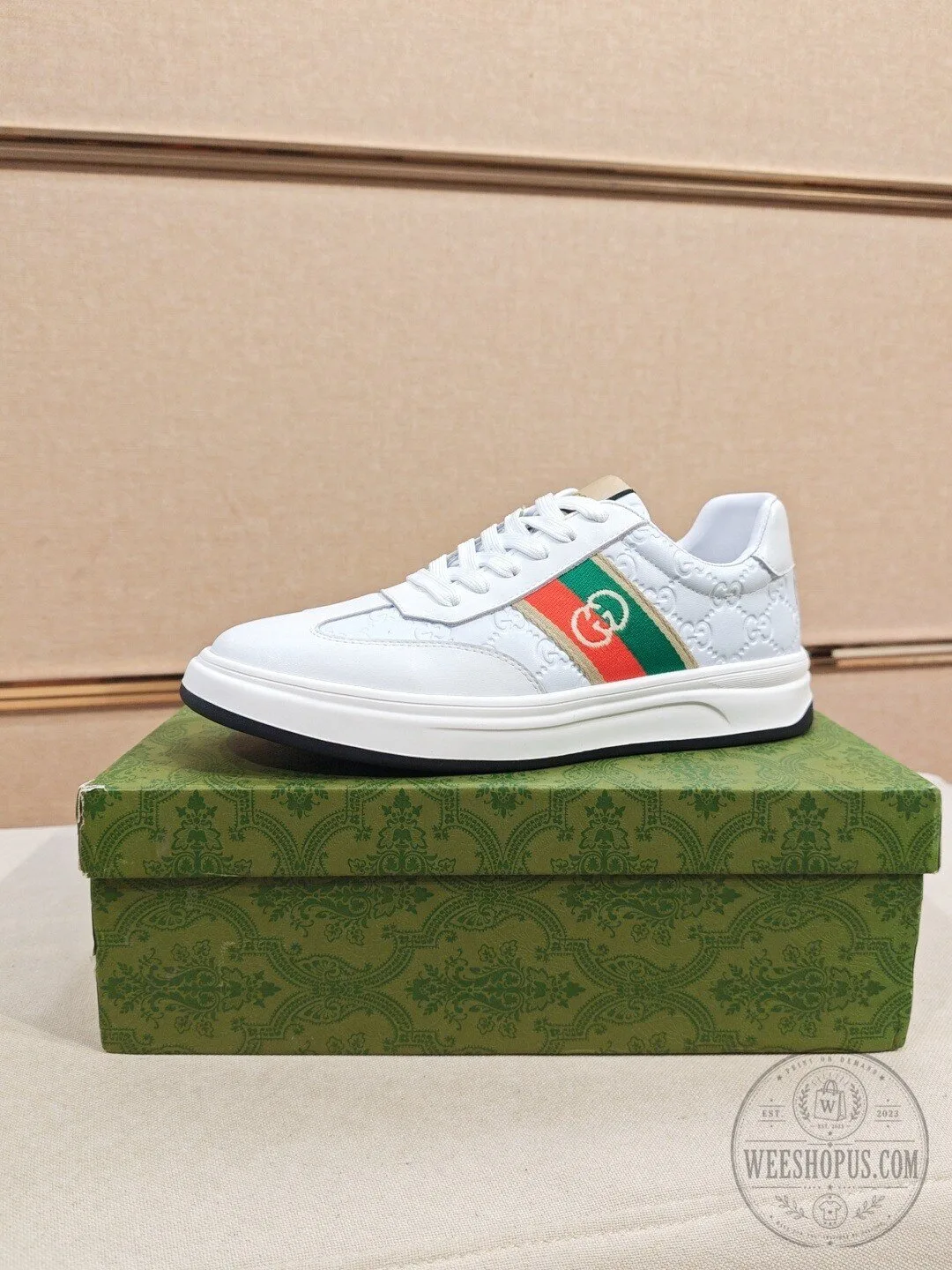 Gucci Low-Top Sneakers in White Leather Featuring Red and Green Stripes 10 Gucci Low-Top Sneakers in White Leather Featuring Red and Green Stripes