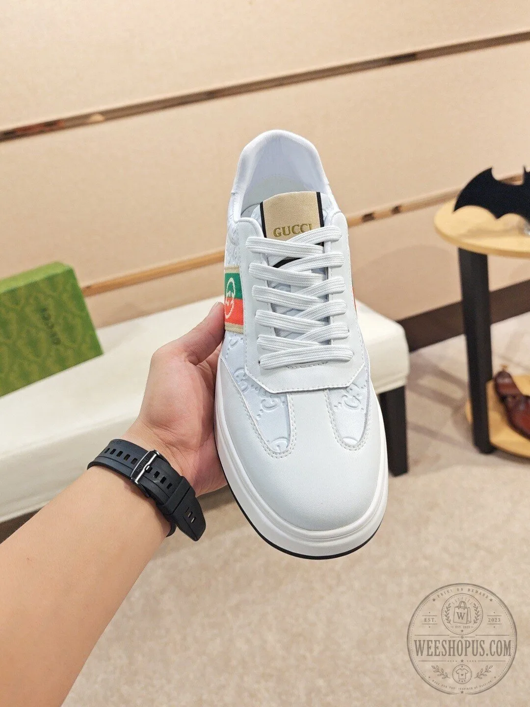 Gucci Low-Top Sneakers in White Leather Featuring Red and Green Stripes 11 Gucci Low-Top Sneakers in White Leather Featuring Red and Green Stripes